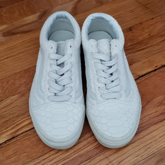 Vans - Picture 1 of 3